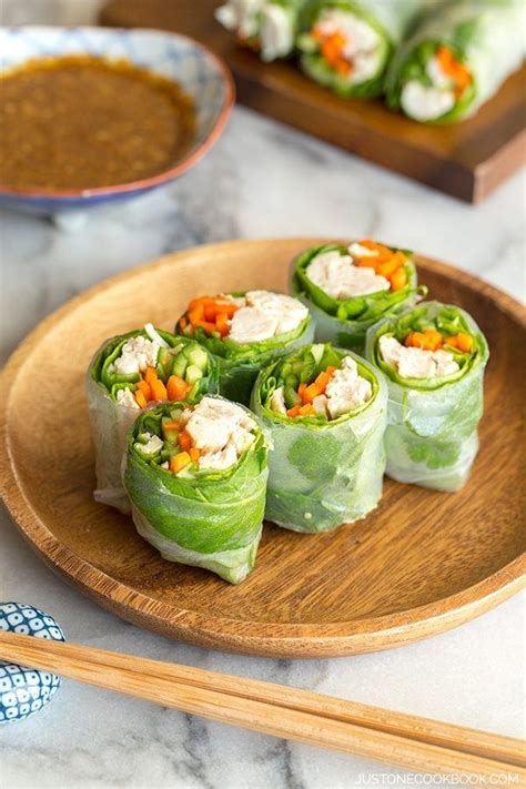 I just add some chicken with the veggies and fill i make the chicken spring roll recipe often during the ramadan fasting. Chicken Spring Rolls バンバンジーの生春巻き • Just One Cookbook