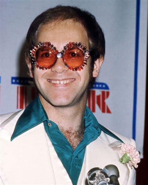 Elton John Classic Pose Tinted Sunglasses 1970 S Photo Or Poster Elton John Glasses Elton
