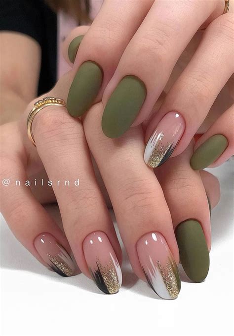 40 Beautiful Nail Design Ideas To Wear In Fall Matte Green And Blush