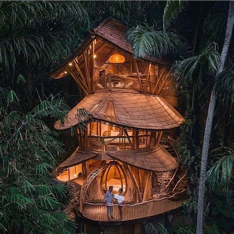 Top 10 Spectacular Tree Houses In The World Tree House Cool Tree