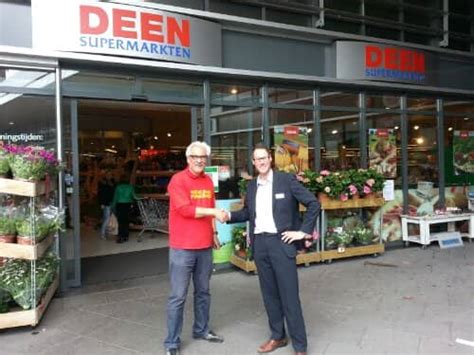 Vrijwel alle deen supermarkten openen de deuren om 8 uur 's ochtends. Reportage: Provinciale Voedselbank dag 25 mei 2013 Noord ...