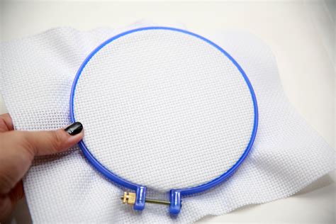 How To Mount Fabric In An Embroidery Hoop 7 Steps With Pictures