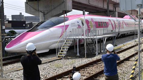 20 Shinkansen Hello Kitty