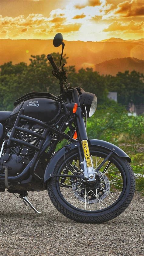 Are you scratching your head to find out what's different between the two classic 350s? royal enfield new model #Royalenfield | Royal enfield ...