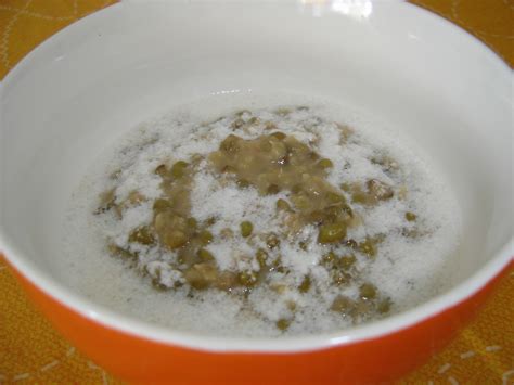 Bubur kacang hijau termasuk dalam resep jajanan tradisional yang sangat terkenal sejak puluhan tahun silam. Tasty Indonesian Food - Bubur Kacang Hijau