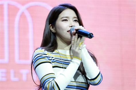 Mamamoo S Solar Reveals Which Idol Group She Wants To Collaborate With Soompi
