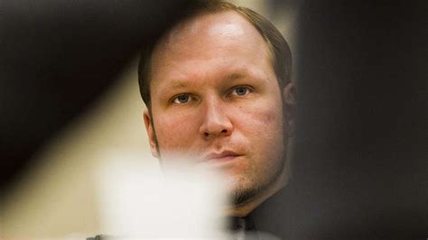 breivik hält seine haftbedingungen für unmenschlich und klagt