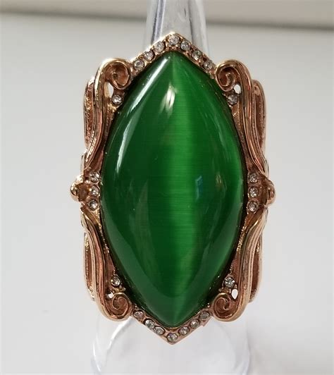 no reserve emerald green cats eye ring property room