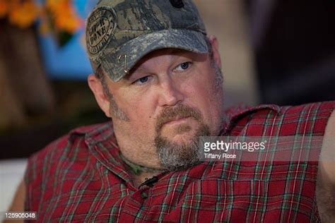 Larry The Cable Guy Visits Young Hollywood Studio Photos And Premium