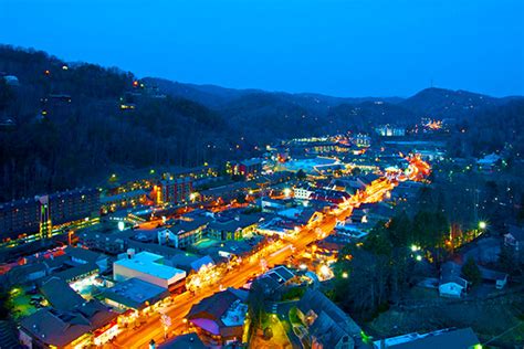 The best cabins in gatlinburg and nearby. When is Gatlinburg's Off Season? | Cabins USA Gatlinburg