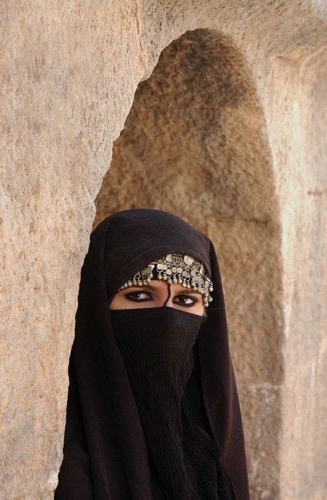 Folkthings A Saudi Woman Wearing A More Modern Form Of Abaya Which Unlike Int He Past Is No