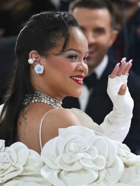 Así Presumió Rihanna Su Avanzado Embarazo En La Met Gala