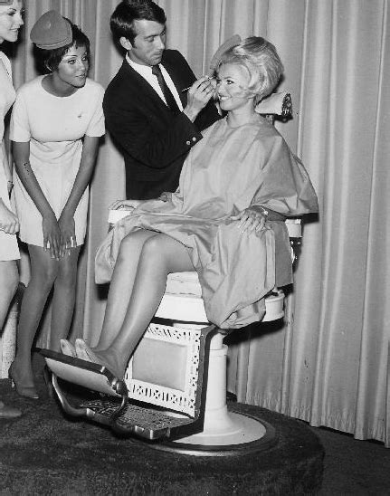 Pin By Tan Tgg On Barber Chair Vintage Beauty Salon Vintage Hair