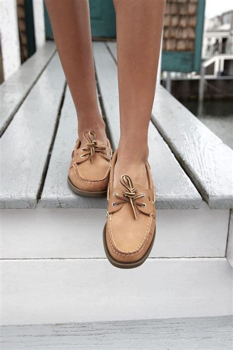 How To Wear Sperrys The Right Way For Men And Women Womens Boat Shoes