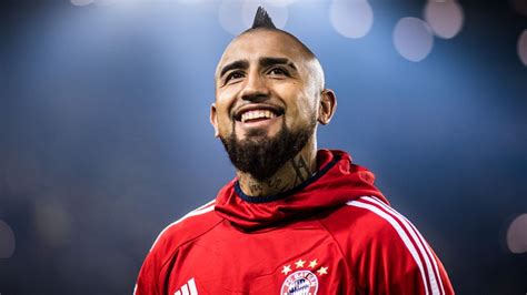 Arturo vidal bleibt seinem faible für tätowierungen treu seit gut einer woche schmückt ein neues tattoo den rücken von bayern münchens mittelfeldspieler arturo vidal. Arturo Vidal's 34 Tattoos & Their Meanings - Body Art Guru