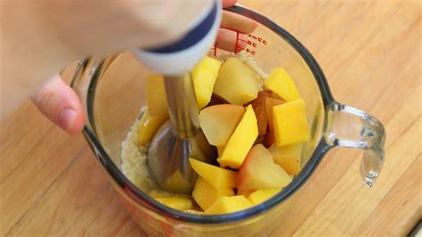 This is a simple puree which can be mixed with rice porridge or any other porridges too. Mango Quinoa Apple baby puree (6 months) | Buona Pappa