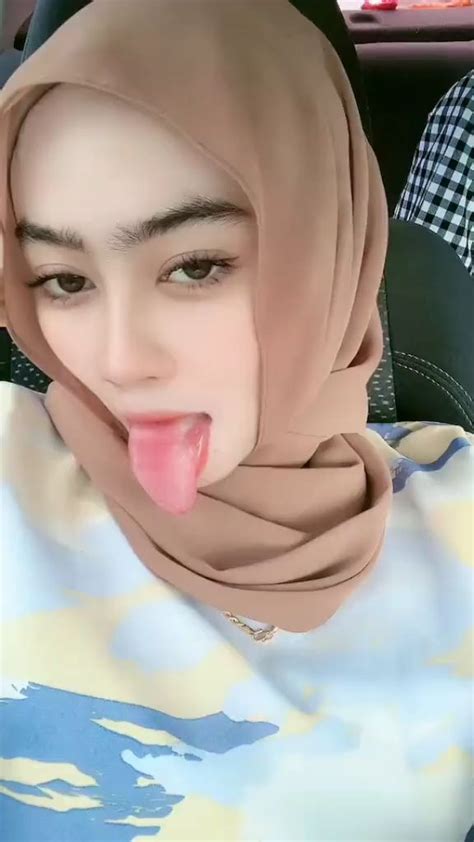 Cewek Hijaber Jilbab Cantik Abg Main Lidah Challange Amoy Chindo Video In 2023 Gaya Rambut