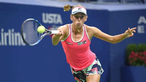 Mertens was born in leuven, the second daughter of liliane barbe, a teacher, and guido mertens, who makes furniture for churches. 2018 US Open Spotlight: Elise Mertens - Official Site of ...