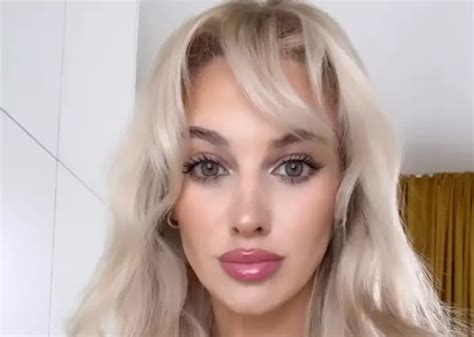 Veronika Rajek Goes Blonde In White Top And Short Jeans In Massive Cleavage Selfie