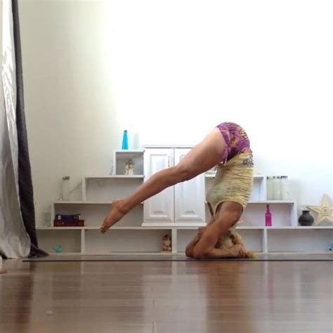 Which muscles are used in a headstand? Day 30!! #mayibeginyoga challenge Headstand prep or half ...