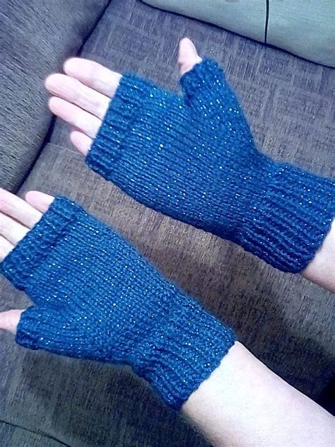 Over 150 free plus size crochet patterns. Ravelry: Easy Fingerless Mittens - with Thumbs by marianna ...