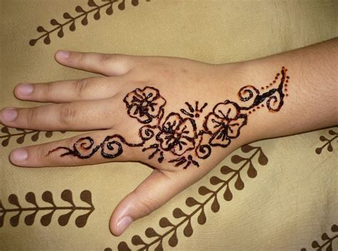 Gambar henna simple untuk pemula, motif henna, cara melukis henna untuk . 35+ Ide Gambar Henna Bunga Simple Untuk Pemula - AsiaBateav