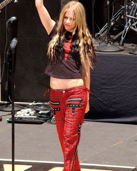 6 Looks Da Avril Lavigne Para Celebrar Os 20 Anos De Let Go Steal The Look