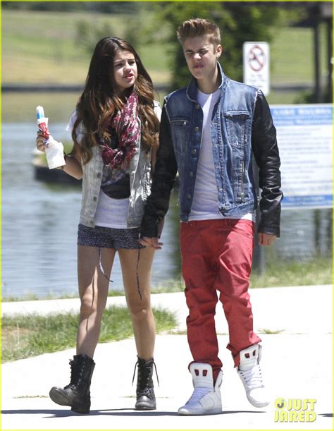 Justin Bieber And Selena Gomez Spongebob Popsicle Photo 2681432 Justin Bieber Selena Gomez