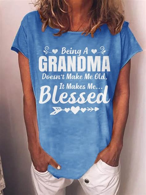 being a grandma doesn t make me old it makes me blessed graphic round neck short sleeve tee