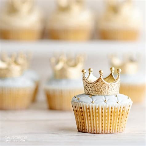 The duchess of cakebridge is here. Royal Prince Baby Shower Cake | POPSUGAR Family Photo 5