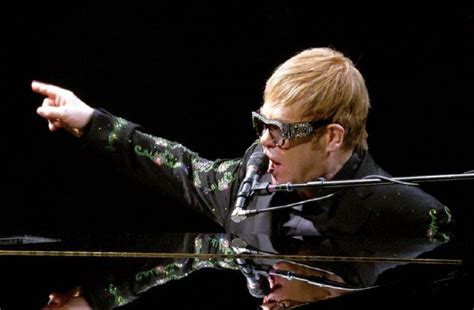 Ed sheeran perfect tradução em portugues baiaxar musica. "É um bocado irritante". Sem papas na línguas, Elton John ...