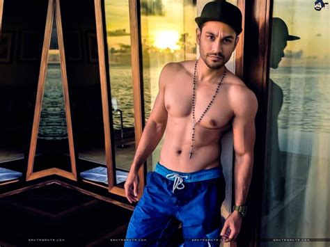 Shirtless Bollywood Men Kunal Khemu Strips Off Hot Bollywood Hunk