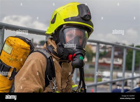 Female Firefighter Wearing Breathing Apparatus Hi Res Stock Photography