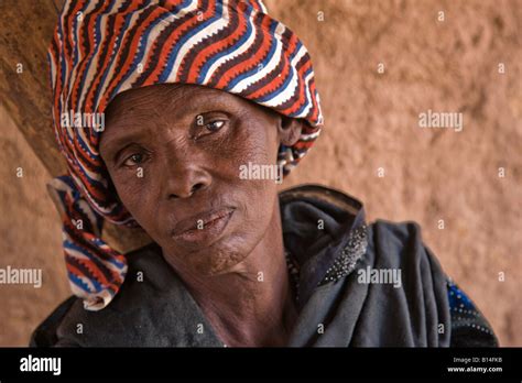 Anta My Waterwoman Nigerien Woman From The Village Of Bele Kwara Niger Stock Photo Alamy