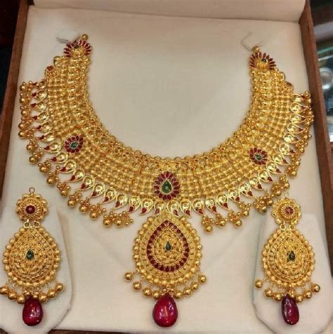 Stunning Bridal Gold Necklace Designs For The Swoon Worthy Brides Of