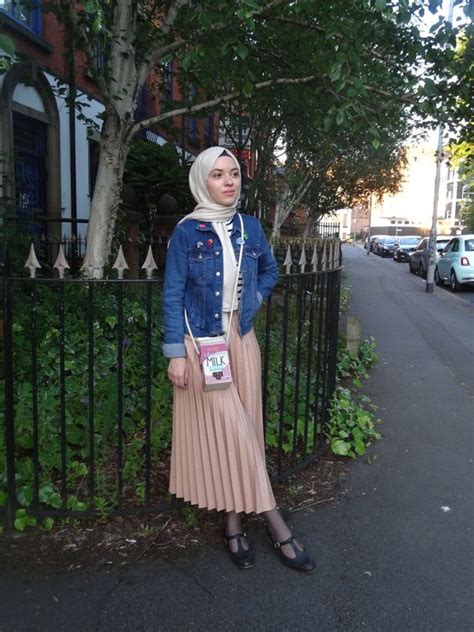 Nah manfaatkan kaos putih mu untuk ootd keren bareng rok plisket. 40+ Trend Terbaru Ootd Hijab Rok Dan Jaket Jeans - Flatpop Megan