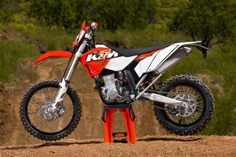 The power unit has been redesigned from scratch and is now more. KTM 450 EXC 2011 - Enduro Magazine