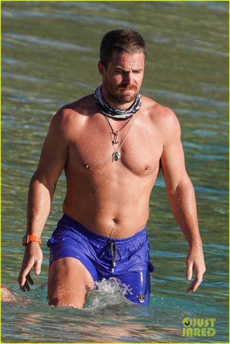 Photo Stephen Amell Shirtless At Beach Cassandra Jean Photo Just Jared