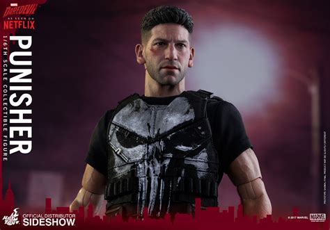 Punisher Sixth Scale Figure