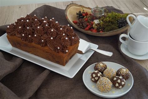 Machen sie den nougat, indem sie die kokosnussbutter fein schneiden und sie dann mit der mandelpaste, dem honig und der vanille zerdrücken. "Fruchtiger Nougat-Pistazien-Kuchen und Nougat-Cake ...