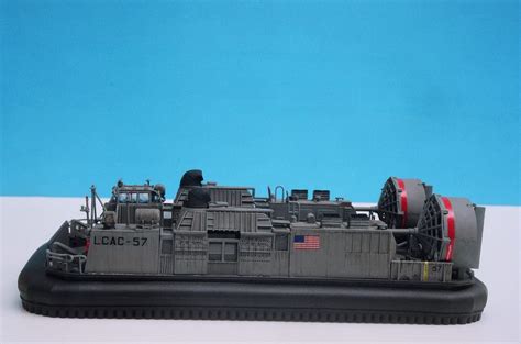 Découvrez combien gagne un(e) hôtesses de l'air et stewards. U 212 A Class and U.S. Navy LCAC 1:144 - FineScale Modeler - Essential magazine for scale model ...