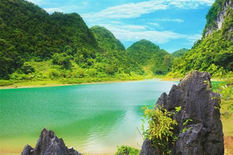 The country is bordered by the gulf of thailand to the southwest, cambodia and laos to the west, and china to the north. Vietnam Wallpaper HD Download