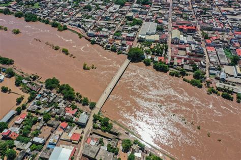 Más De Cien Mil Afectados Tras Desbordamiento Del Río Acaponeta Y San