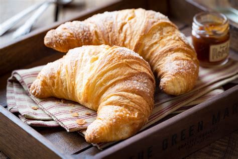Croissant Pastry Ingredients Definition Fillings And Types Britannica