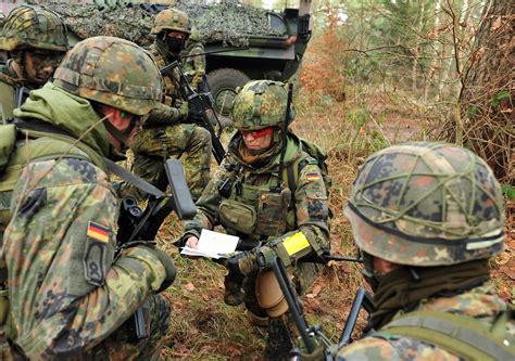 Maybe you would like to learn more about one of these? Vorerst keine weiblichen Dienstgrade für die Bundeswehr ...