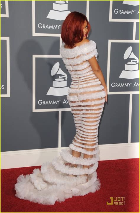 Rihanna Grammys 2011 Red Carpet Photo 2519382 2011 Grammy Awards