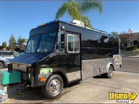 22 Chevy P30 Food Truck With California Insignia Permitted Mobile