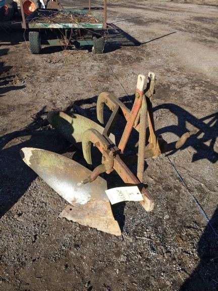 3pt Massey Ferguson 2 Bottom Turn Plow Ek Auctioneers Llc