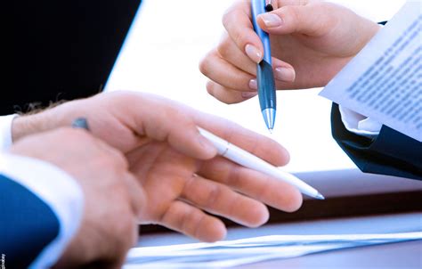 un cambio en la ley de contratos permite la concesión de varios contratos menores a una misma