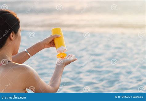 Woman Using Sun Lotion On The Beach Stock Image Image Of Background Putting